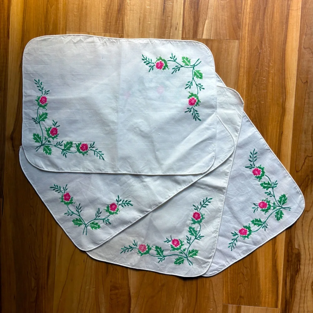 N/A set embroidered
